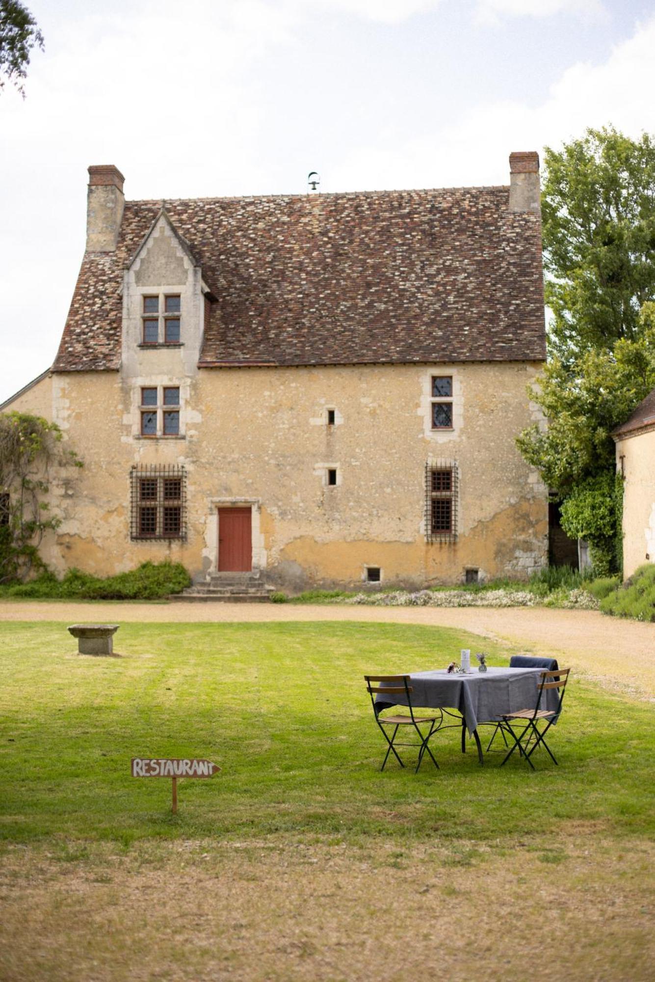 Отель Le Manoir Du Plessis Dance  Экстерьер фото
